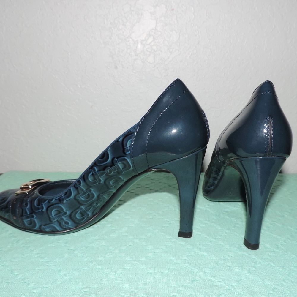 Gucci Midnight Blue Heels Size 6 NEVER USED Estate